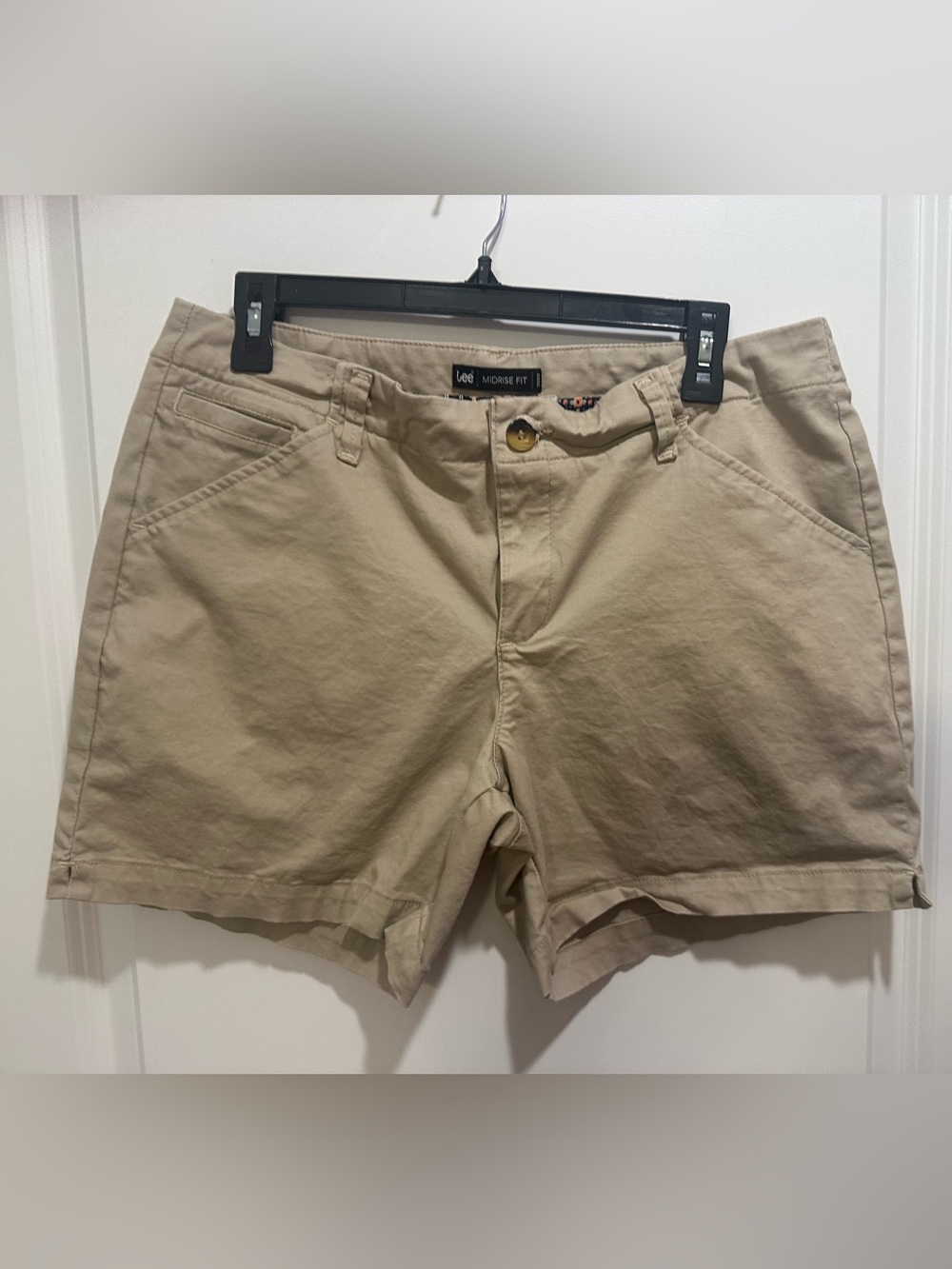 Lee Mid Rise Khaki Stretch Shorts Size 12 | 5” Inseam | Comfort Fit